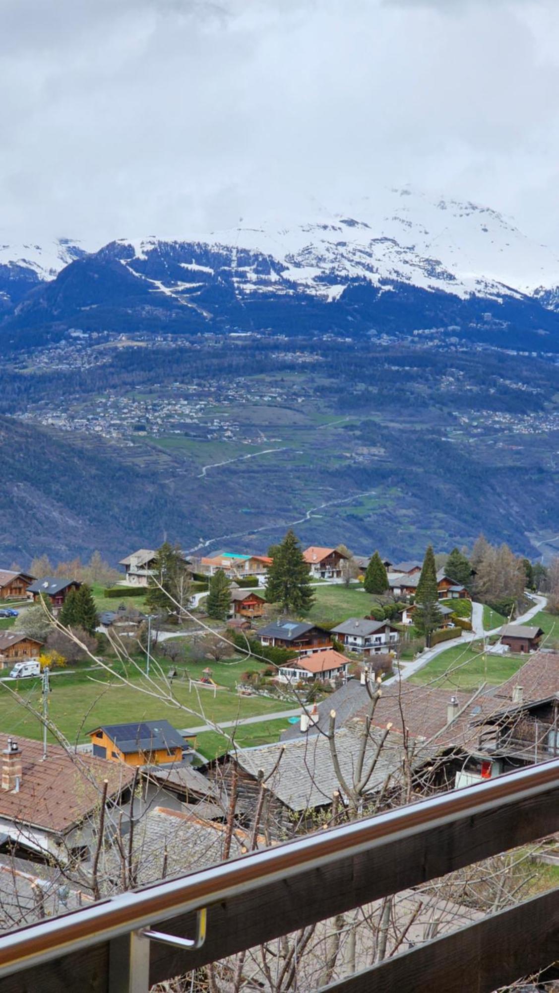 Appartement Meuble A Louer A Nax Esterno foto