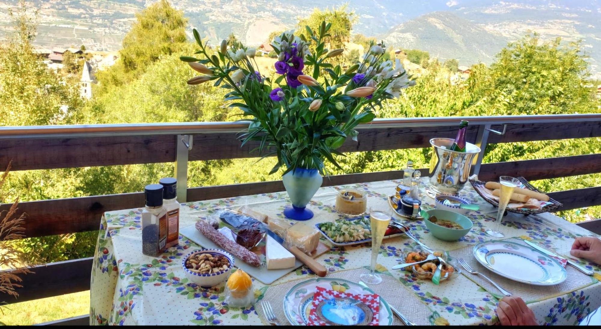 Appartement Meuble A Louer A Nax Esterno foto